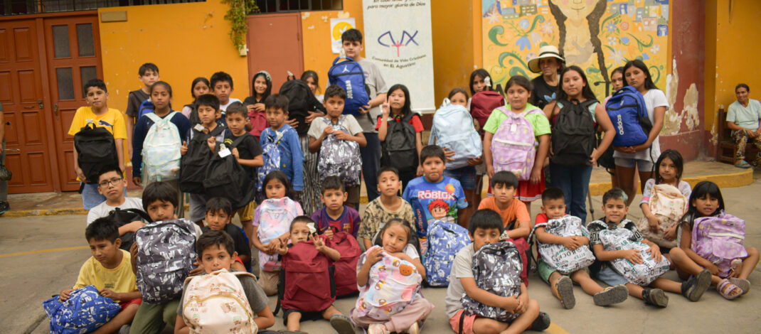 La Comunidad de Vida Cristiana (CVX)- El Agustino entregó kits escolares a menores de escasos recursos