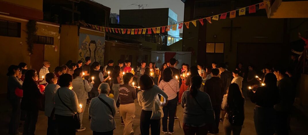 «Un fuego que enciende otros fuegos”: Vibrante Vigilia de Pentecostés Juvenil